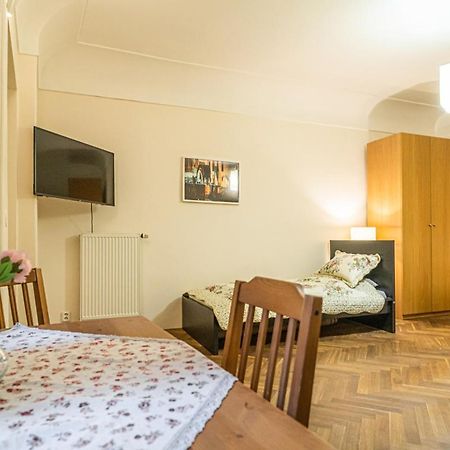 شقة Stylish Studio At Lesser Town, Charles Bridge 3Min By Walk براغ المظهر الخارجي الصورة